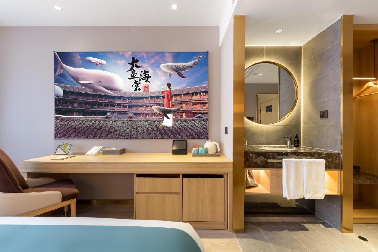 East Sacred Hotel--Very Near Beijing Tiananmen Square ,The Forbidden City,The Temple Of Heaven ,3 Minutes' Walk To Wangfujing Subway ,Located In The Center Of Beijing, Many Shopping Malls Around,Newly Renovated Hotel-Able To Receive Foreign Guests 外观 照片 A room at the hotel