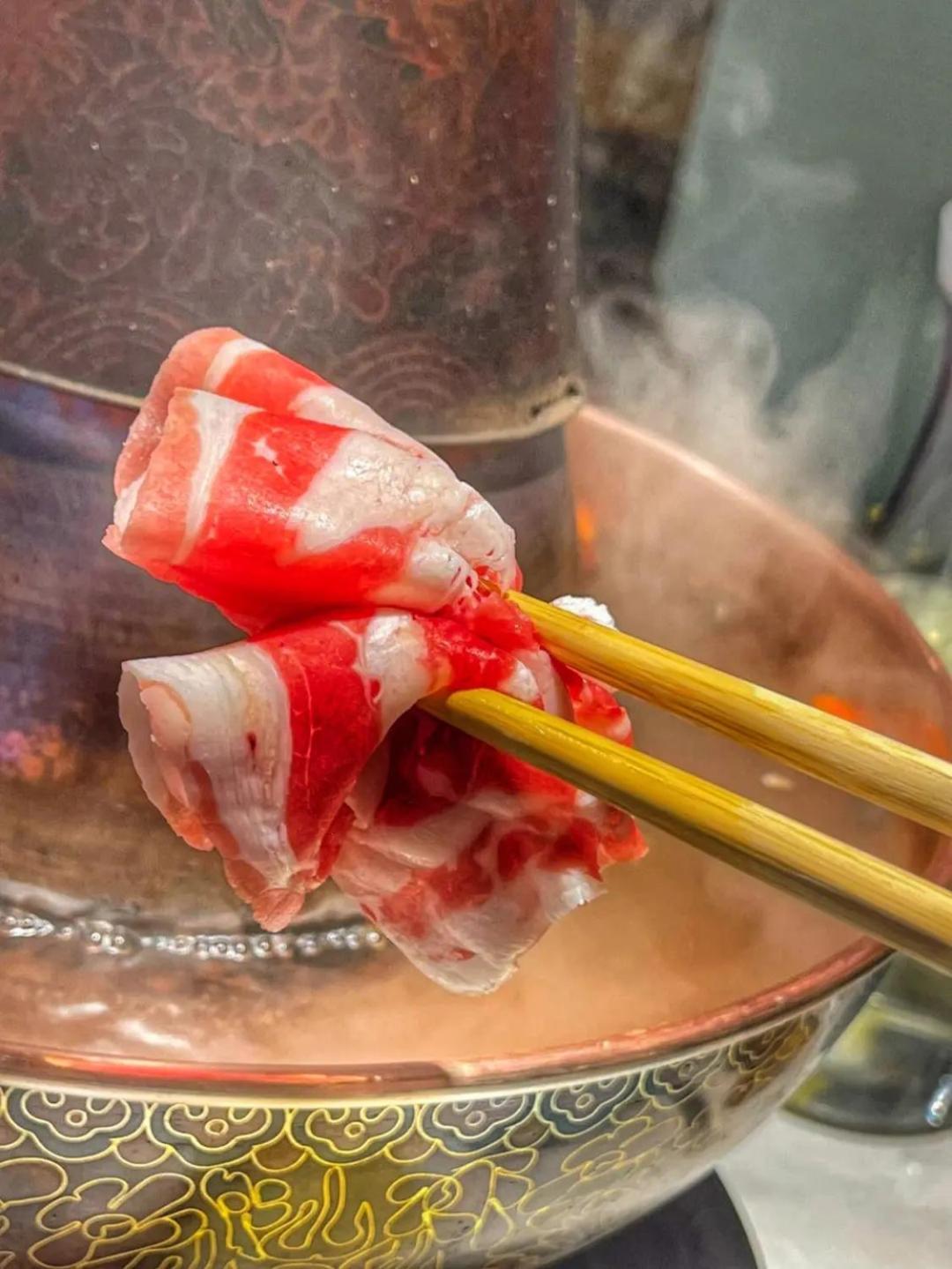 East Sacred Hotel--Very Near Beijing Tiananmen Square ,The Forbidden City,The Temple Of Heaven ,3 Minutes' Walk To Wangfujing Subway ,Located In The Center Of Beijing, Many Shopping Malls Around,Newly Renovated Hotel-Able To Receive Foreign Guests 外观 照片 Marinated lamb