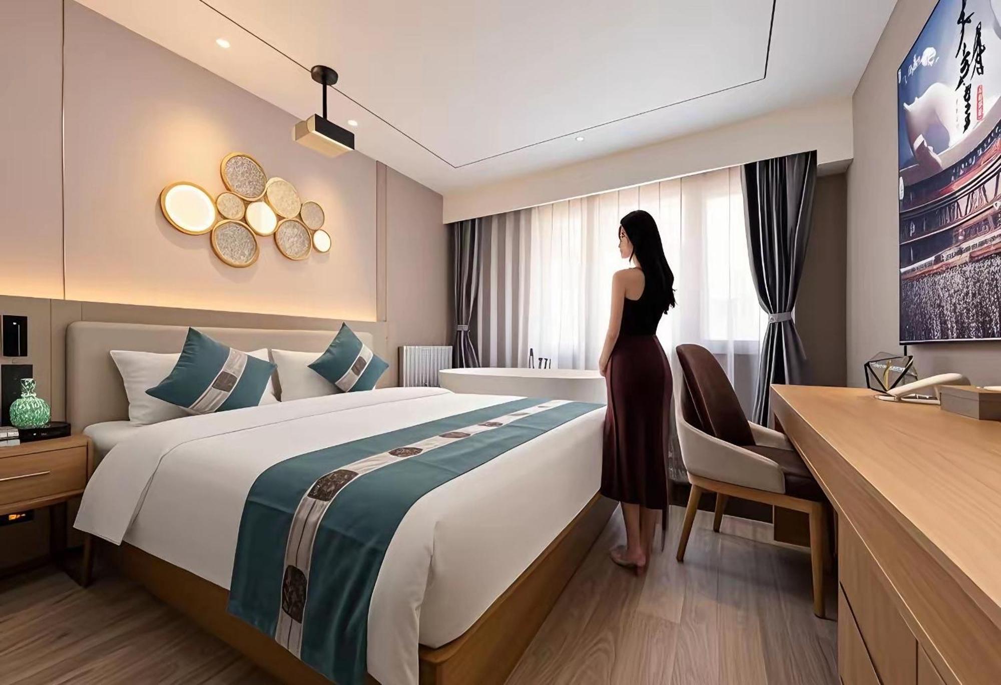 East Sacred Hotel--Very Near Beijing Tiananmen Square ,The Forbidden City,The Temple Of Heaven ,3 Minutes' Walk To Wangfujing Subway ,Located In The Center Of Beijing, Many Shopping Malls Around,Newly Renovated Hotel-Able To Receive Foreign Guests 外观 照片 A room at the hotel
