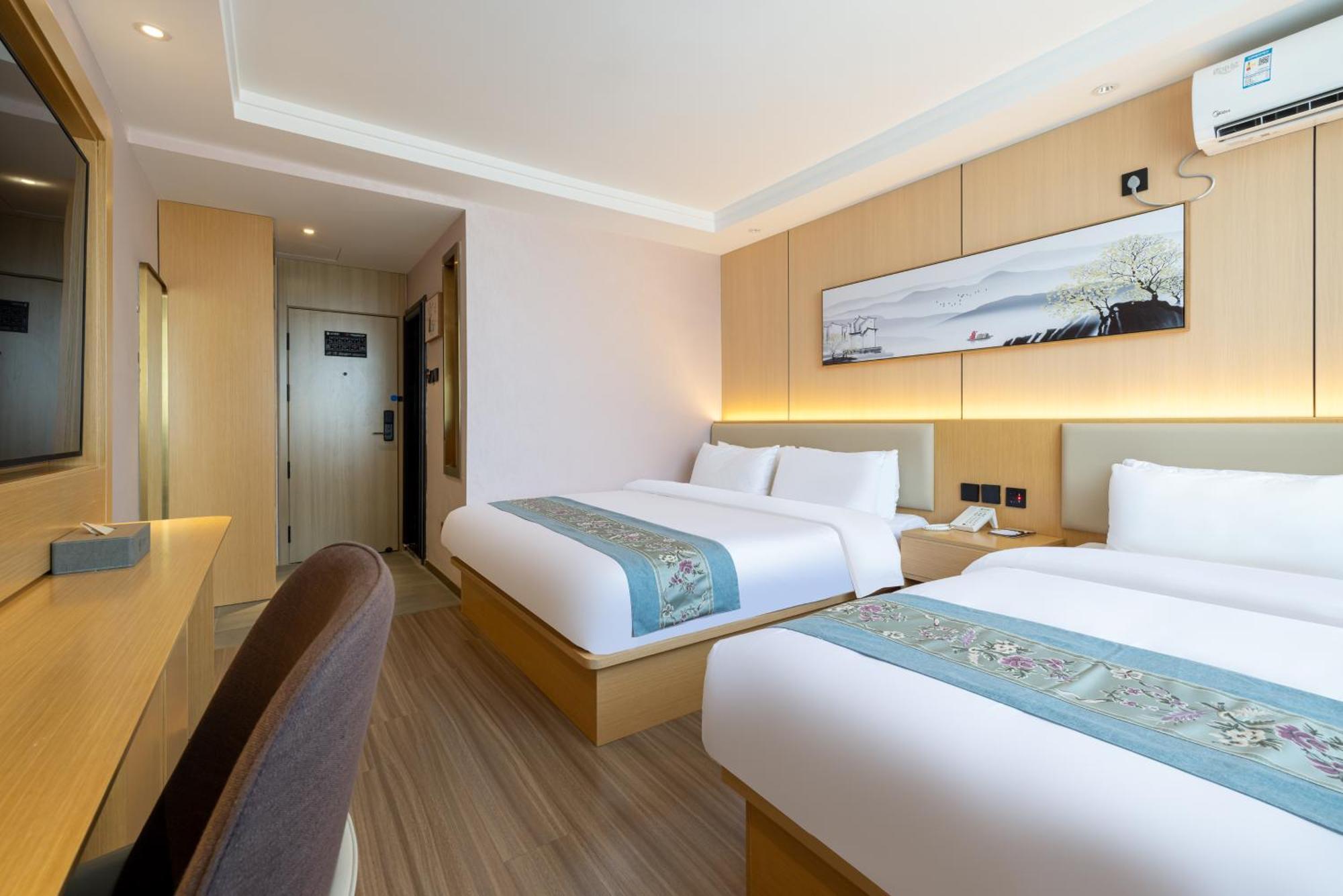 East Sacred Hotel--Very Near Beijing Tiananmen Square ,The Forbidden City,The Temple Of Heaven ,3 Minutes' Walk To Wangfujing Subway ,Located In The Center Of Beijing, Many Shopping Malls Around,Newly Renovated Hotel-Able To Receive Foreign Guests 外观 照片