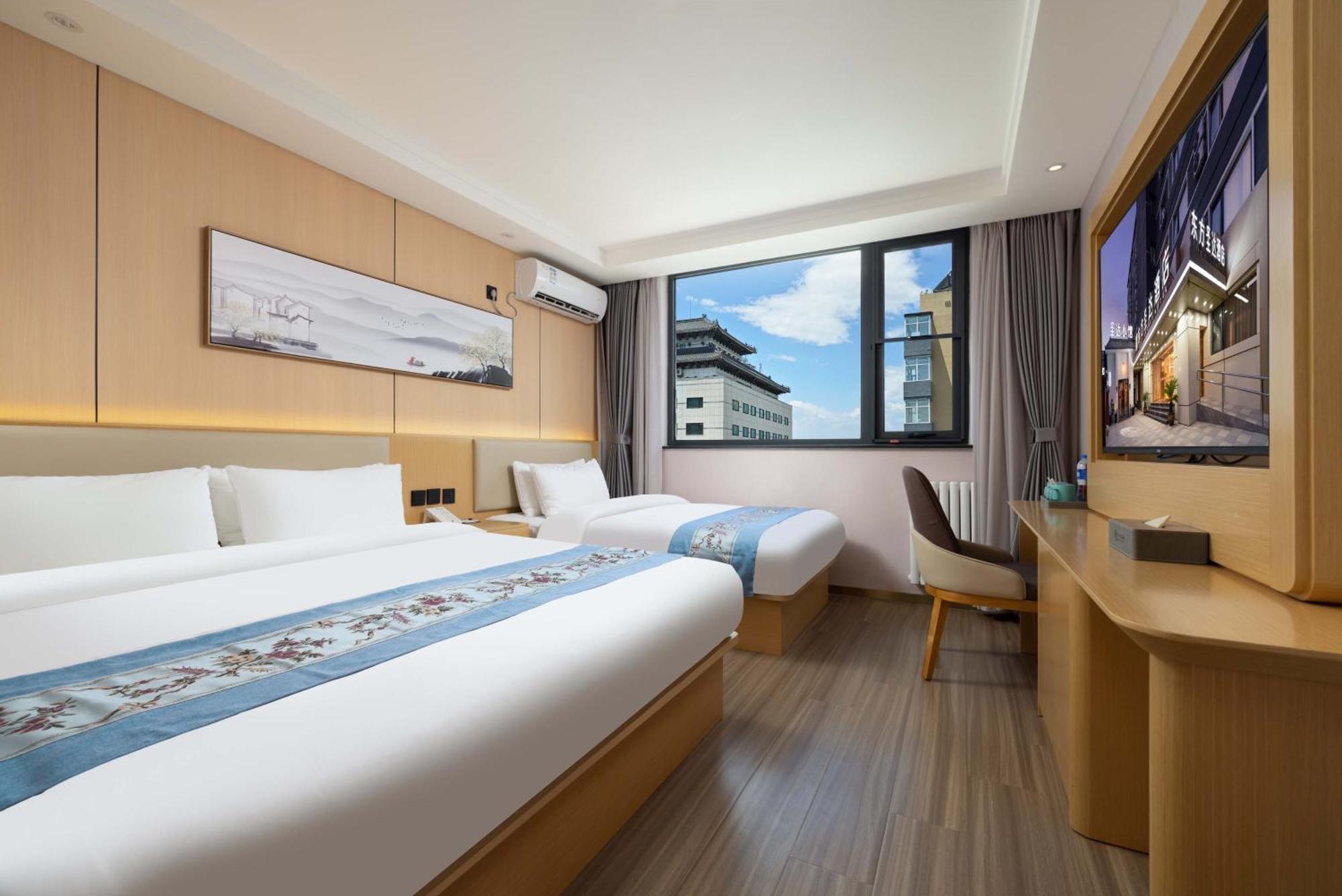 East Sacred Hotel--Very Near Beijing Tiananmen Square ,The Forbidden City,The Temple Of Heaven ,3 Minutes' Walk To Wangfujing Subway ,Located In The Center Of Beijing, Many Shopping Malls Around,Newly Renovated Hotel-Able To Receive Foreign Guests 外观 照片